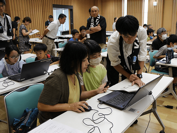 BUILD OITAスクール　親子で体験！土木・建築おしごと教室2024 3D設計ソフトで設計を体験