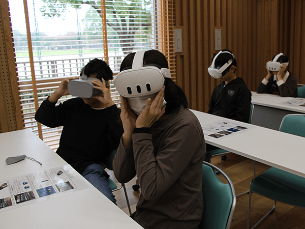 スマホを用いたVR体験　親子で体験 土木の日BUILDOITAバスツアー