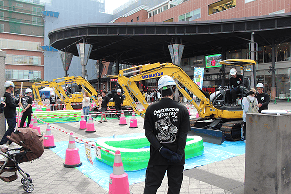 第５回土木建築フェスタin大分駅前　ショベルカー操作体験ブース