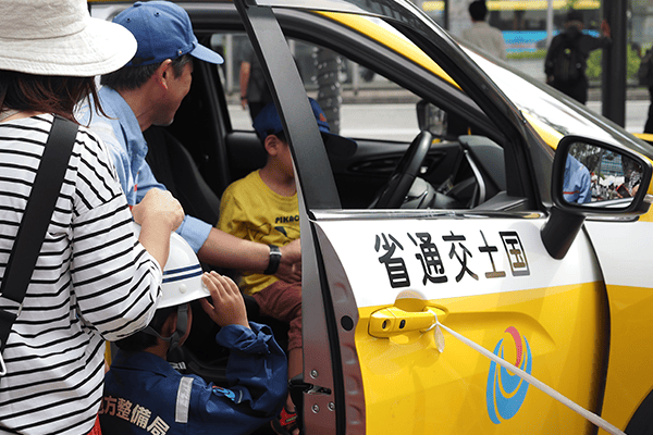 災害対応車両試乗体験　第５回土木建築フェスタin大分駅前