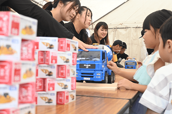 トミカ抽選会　第５回土木建築フェスタin大分駅前